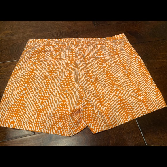 BANANA REPUBLIC HAMPTON FIT SHORTS - Picture 2 of 2